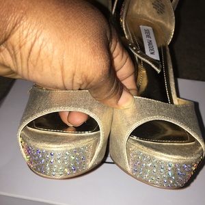 Very cute Gold wit silver glitters stone detailing